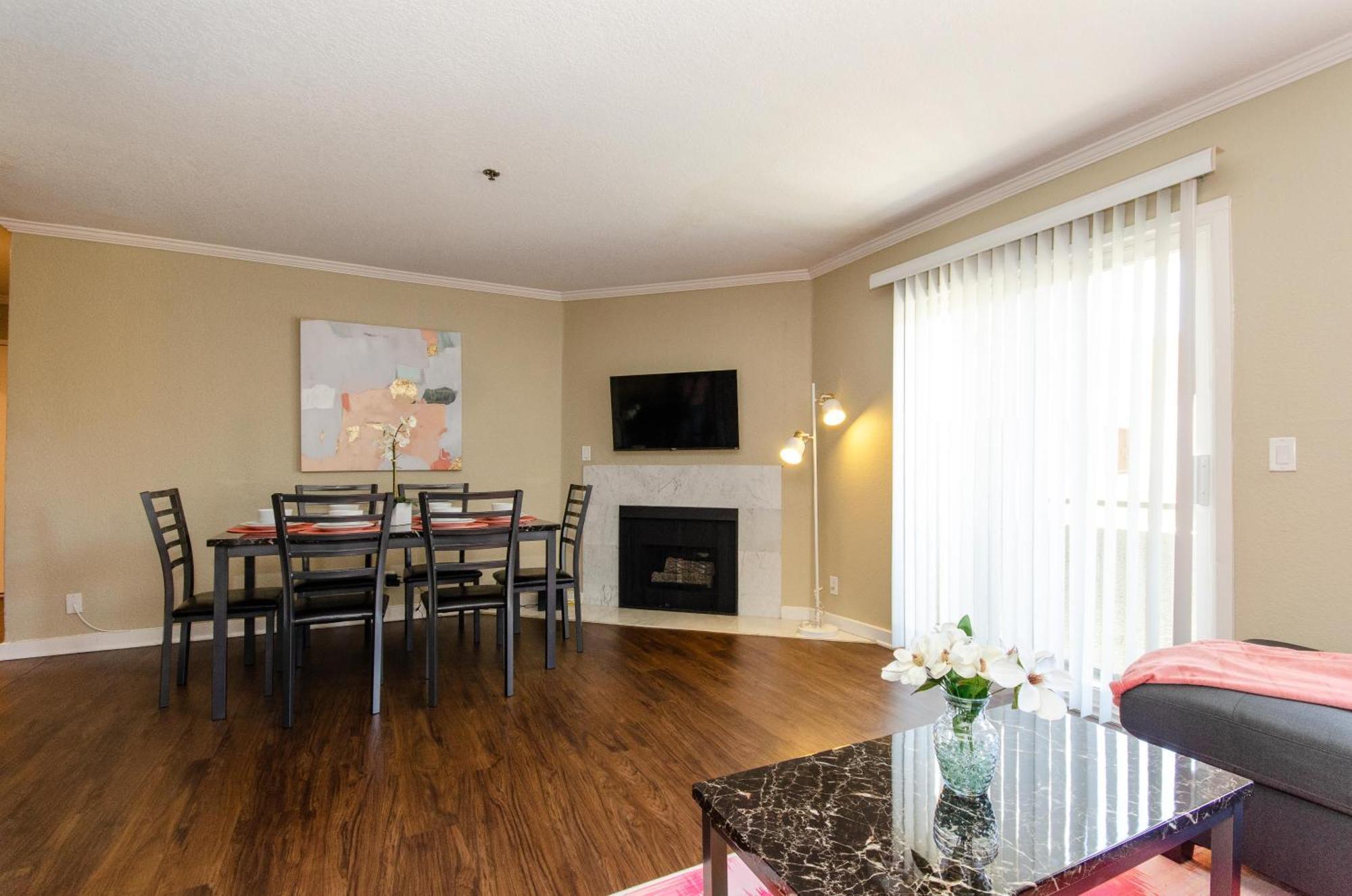 Charming 2br Near La Attractions Appartamento *